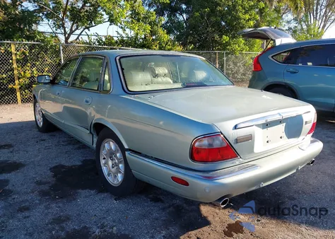 2002 Jaguar Xj8 z USA, uszkodzony, nr VIN SAJDA14C22LF44353